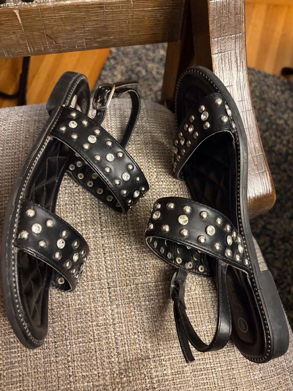 Kids forever sandals size 6